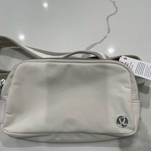 LULULEMON EVERYWHERE CROSS BODY BELT BAG..